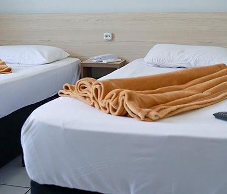 Hotel Renata Tubarão Exteriör bild